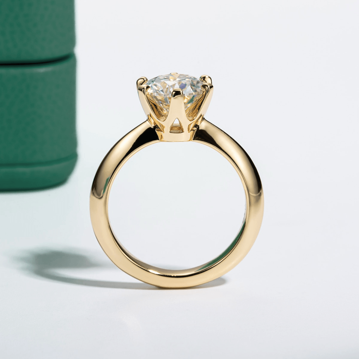 Anel Solitário Gold Moissanite - Yuna Joias