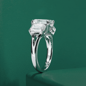 Anel Trilogy Esmeralda Moissanite - Yuna Joias