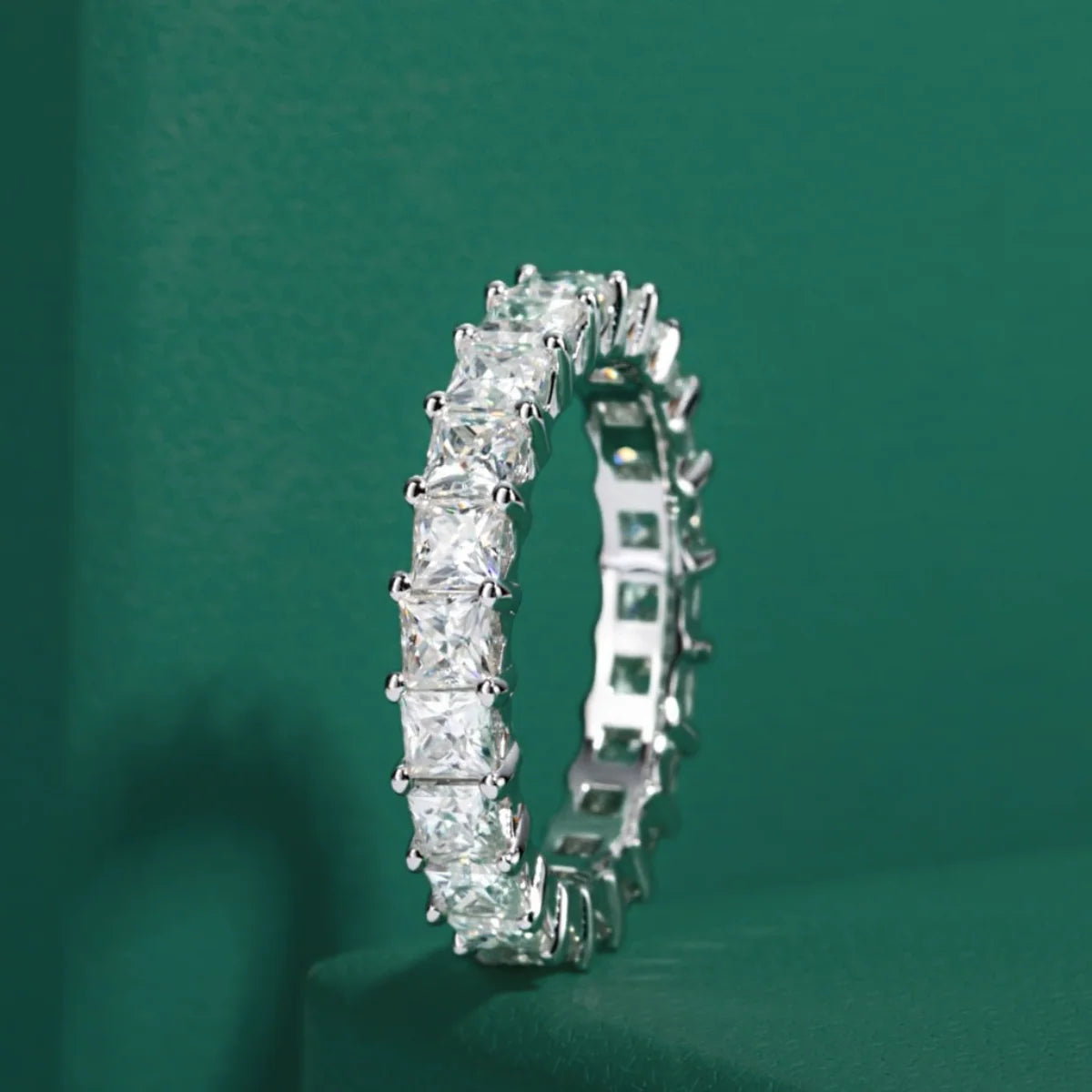 Anel Solitário em Prata 925 com Moissanites - Yuna Joias