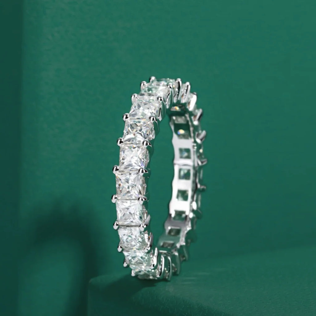 Anel Solitário em Prata 925 com Moissanites - Yuna Joias