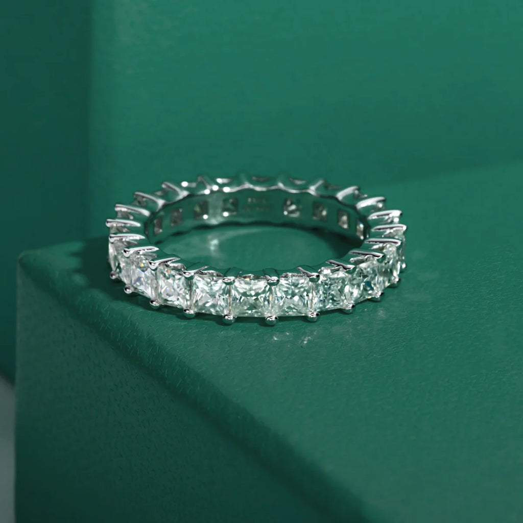 Anel Solitário em Prata 925 com Moissanites - Yuna Joias