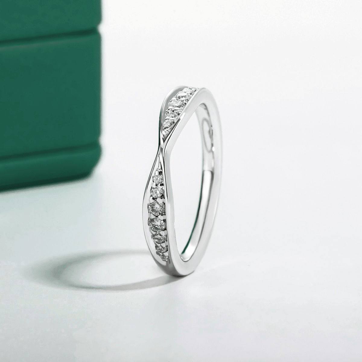 Meia Aliança Infinity Moissanite - Yuna Joias