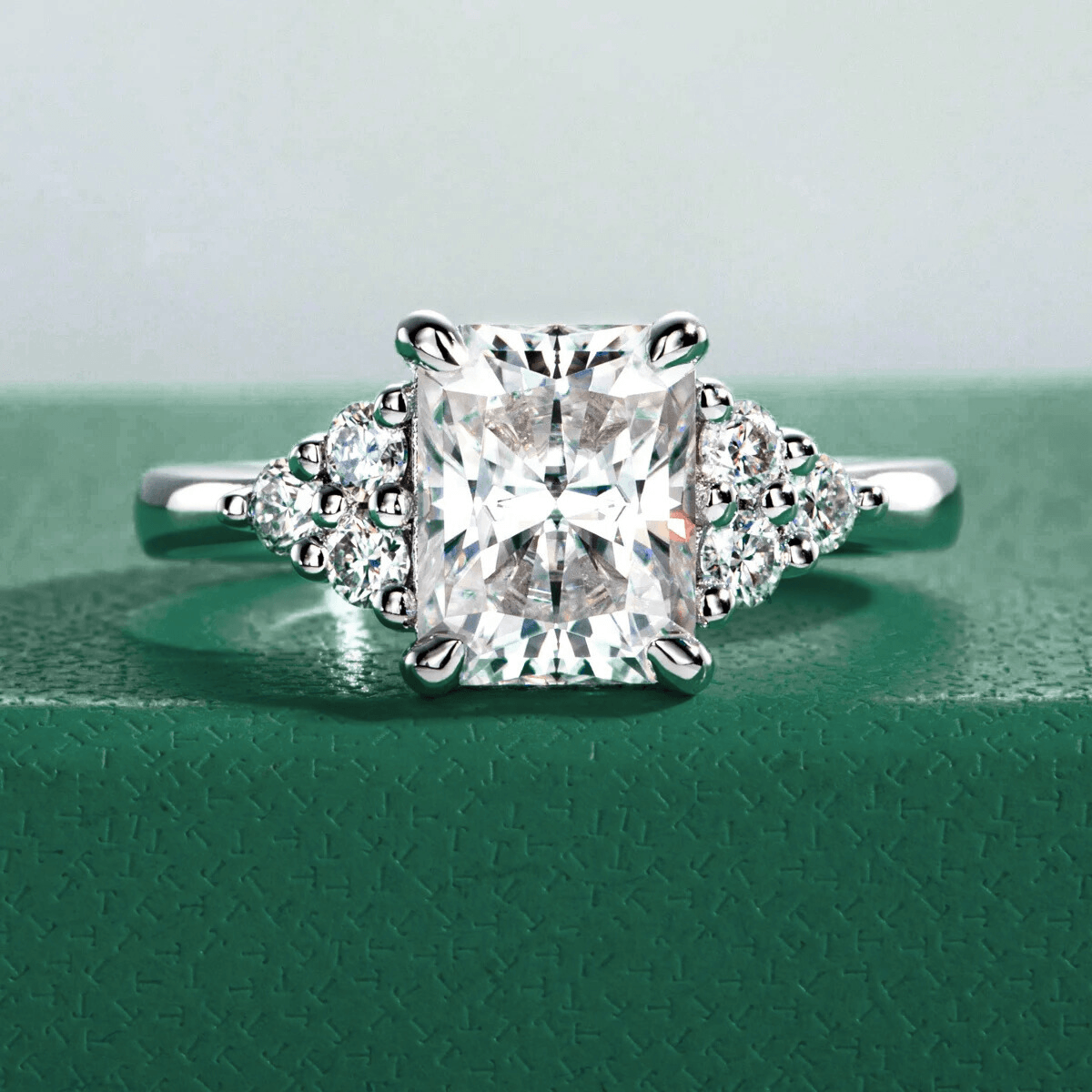 Anel Luxury Radiante Moissanite - Yuna Joias