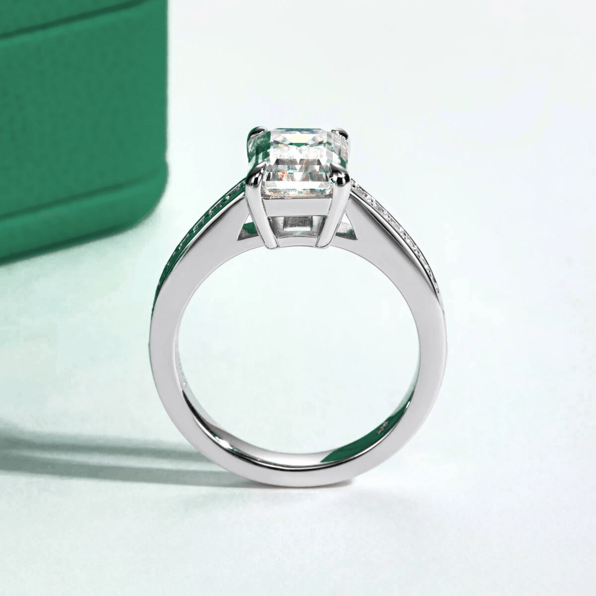 Anel Aura Esmeralda Moissanite - Yuna Joias