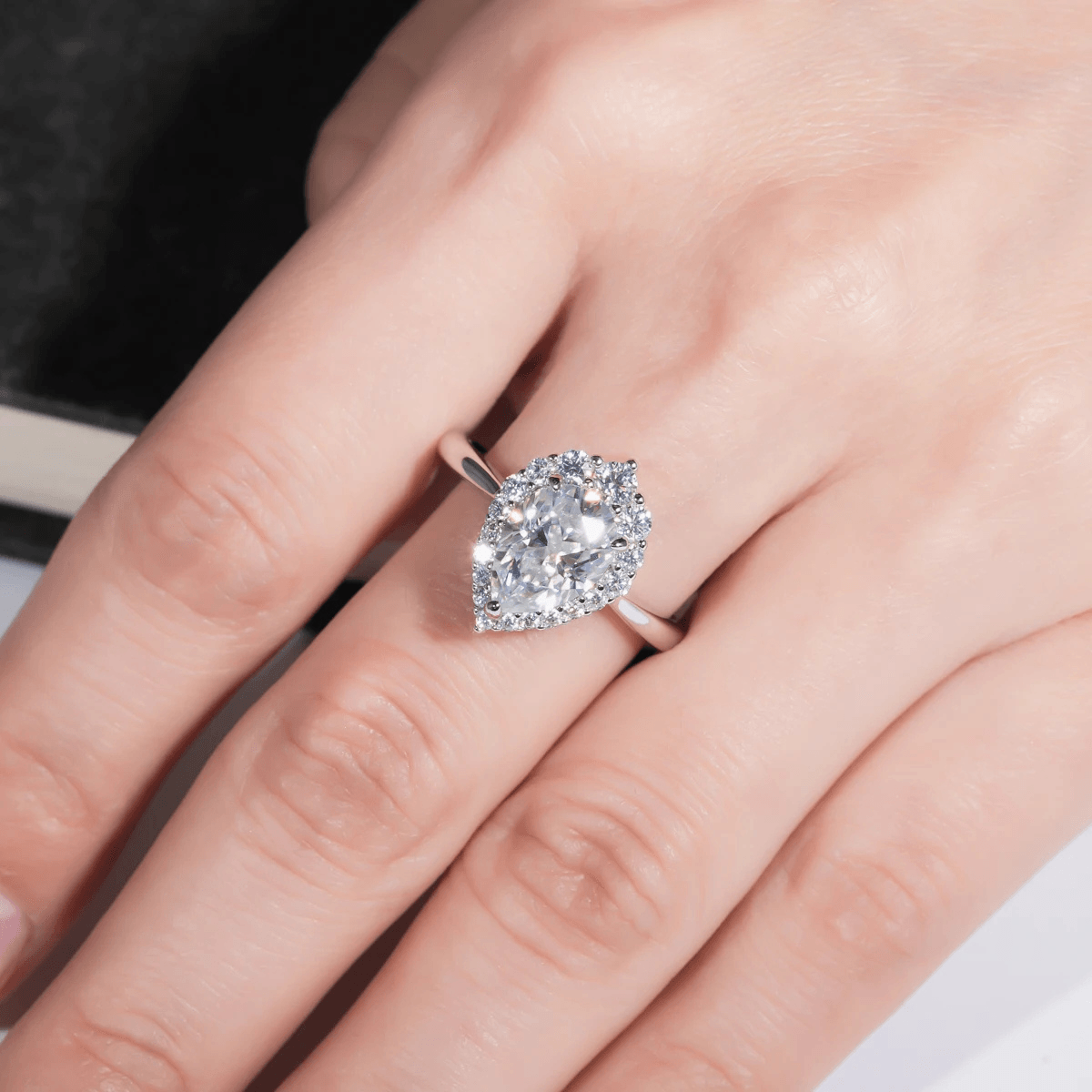 Anel Halo Pear Moissanite - Yuna Joias