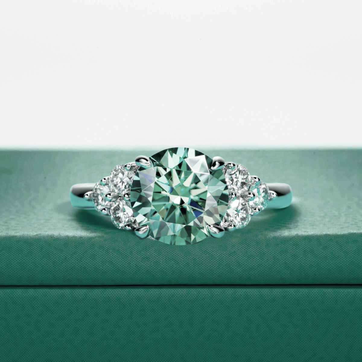 Anel Luxury Green Moissanite - Yuna Joias