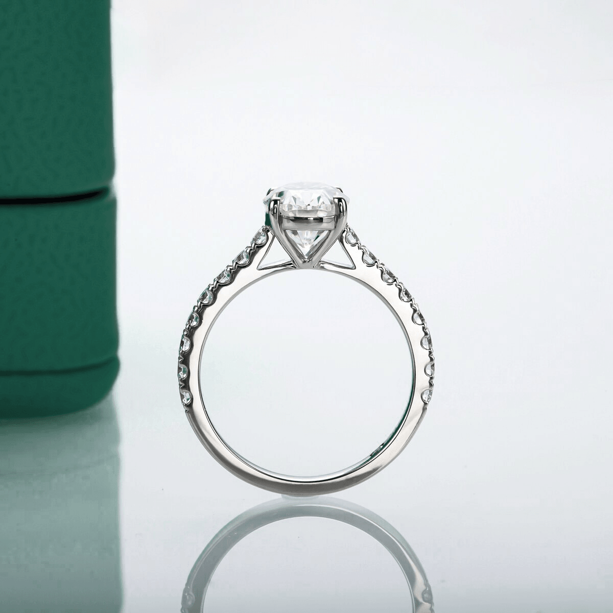 Anel Oval Moissanite - Yuna Joias