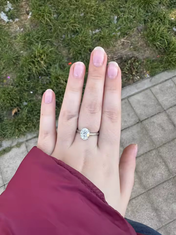 Anel Solitário Moissanite Oval 1 a 4ct - Prata 925 Banho Ouro Branco 18k GRA - Yuna Joias