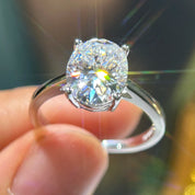 Anel Solitário de Moissanite Oval 1ct -4ct  Prata 925 com Banho de Ouro Branco - Yuna Joias