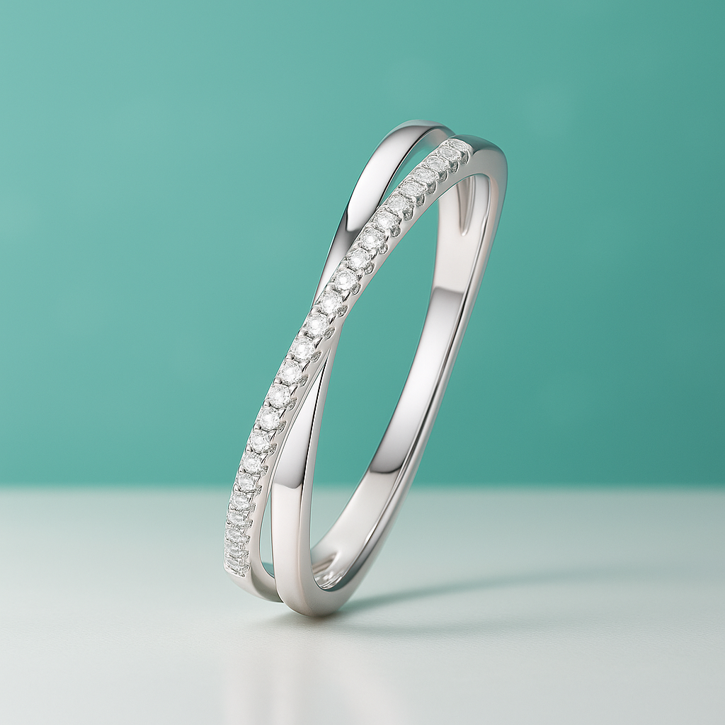 Anel Meia Aliança Aros Entrelaçados com Moissanite e Banho de Ouro 18k em Prata 925 - Yuna Joias