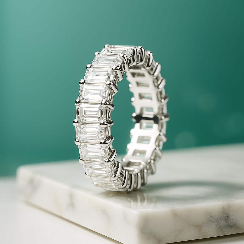 Aliança Moissanite com Lapidação Esmeralda – Prata 925 com Ouro 18k - Yuna Joias