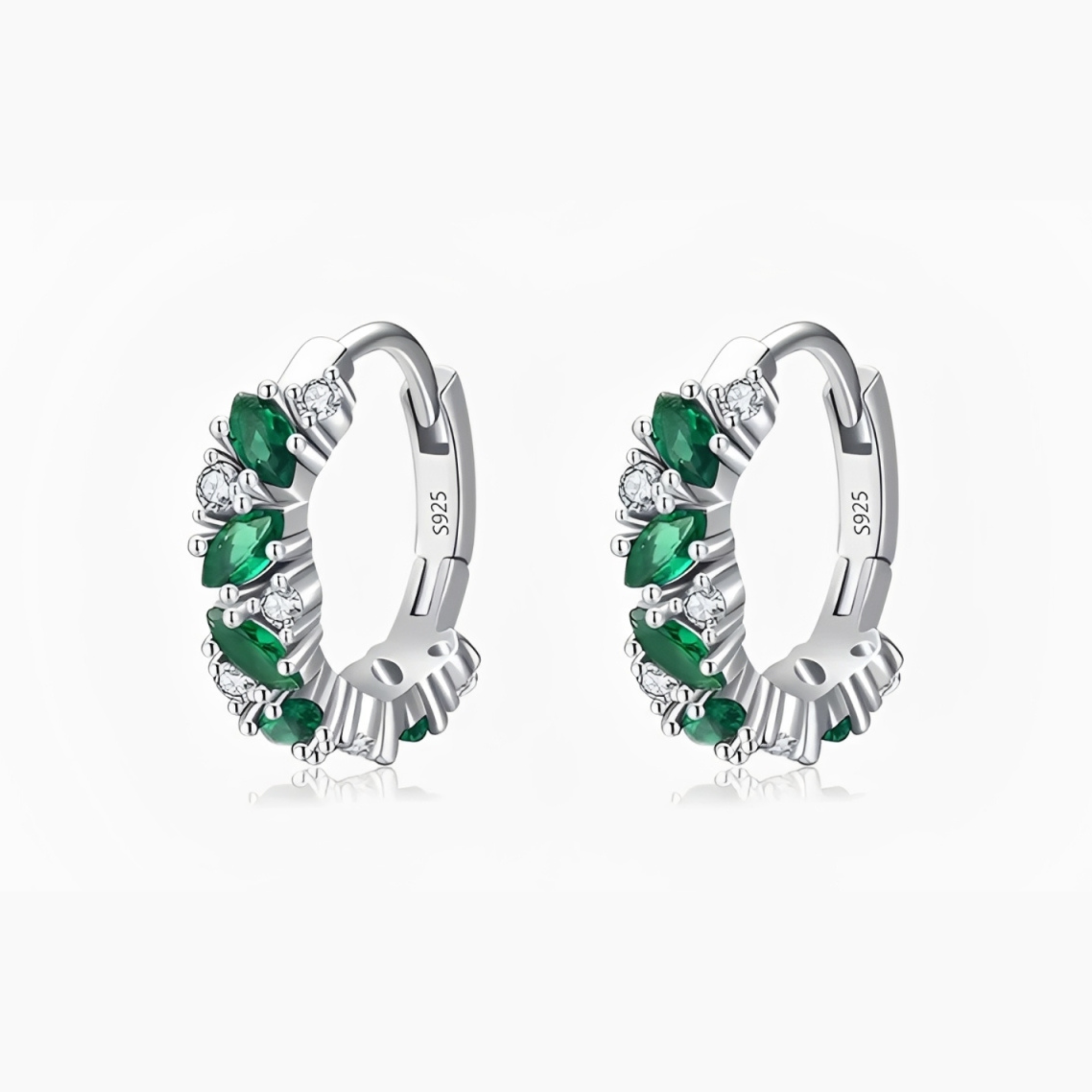 Brinco Argola Feminino com Zircônias Verdes e Cristais - Joia Elegante em Prata 925 Formato Losango - Yuna Joias