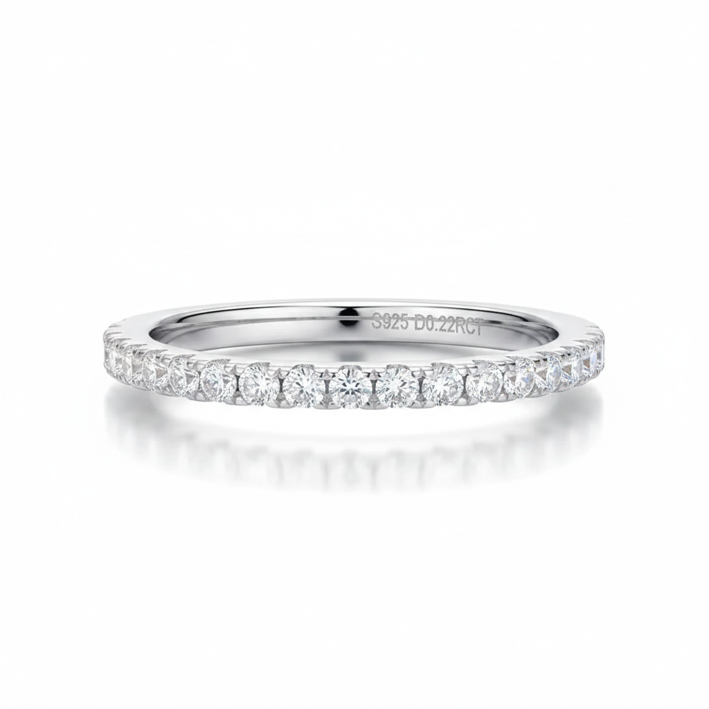 Meia Aliança em prata .925 e 1.5mm Moissanite.