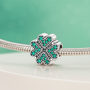 Pulseira de Berloque em Prata 925 com Trava de Segurança + Ganhe 3 Berloques Exclusivos e Brinde Surpresa