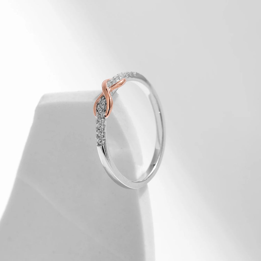 Anel Feminino Infinito com Zircônias - Joia Romântica em Prata 925 Banho Ouro Rosé - Yuna Joias