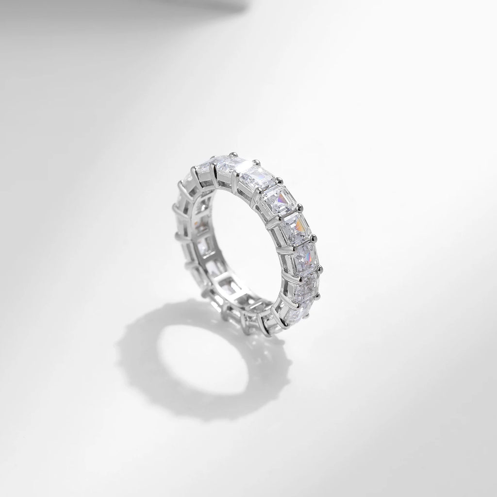 Anel Solitário Feminino Quadrado com Zircônia Corte Esmeralda - Joia Luxuosa em Prata 925 - Yuna Joias