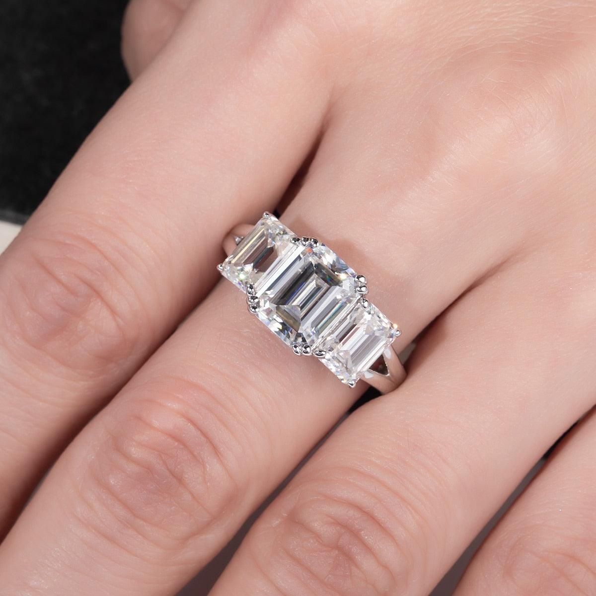 Anel Trilogy Esmeralda Moissanite - Yuna Joias