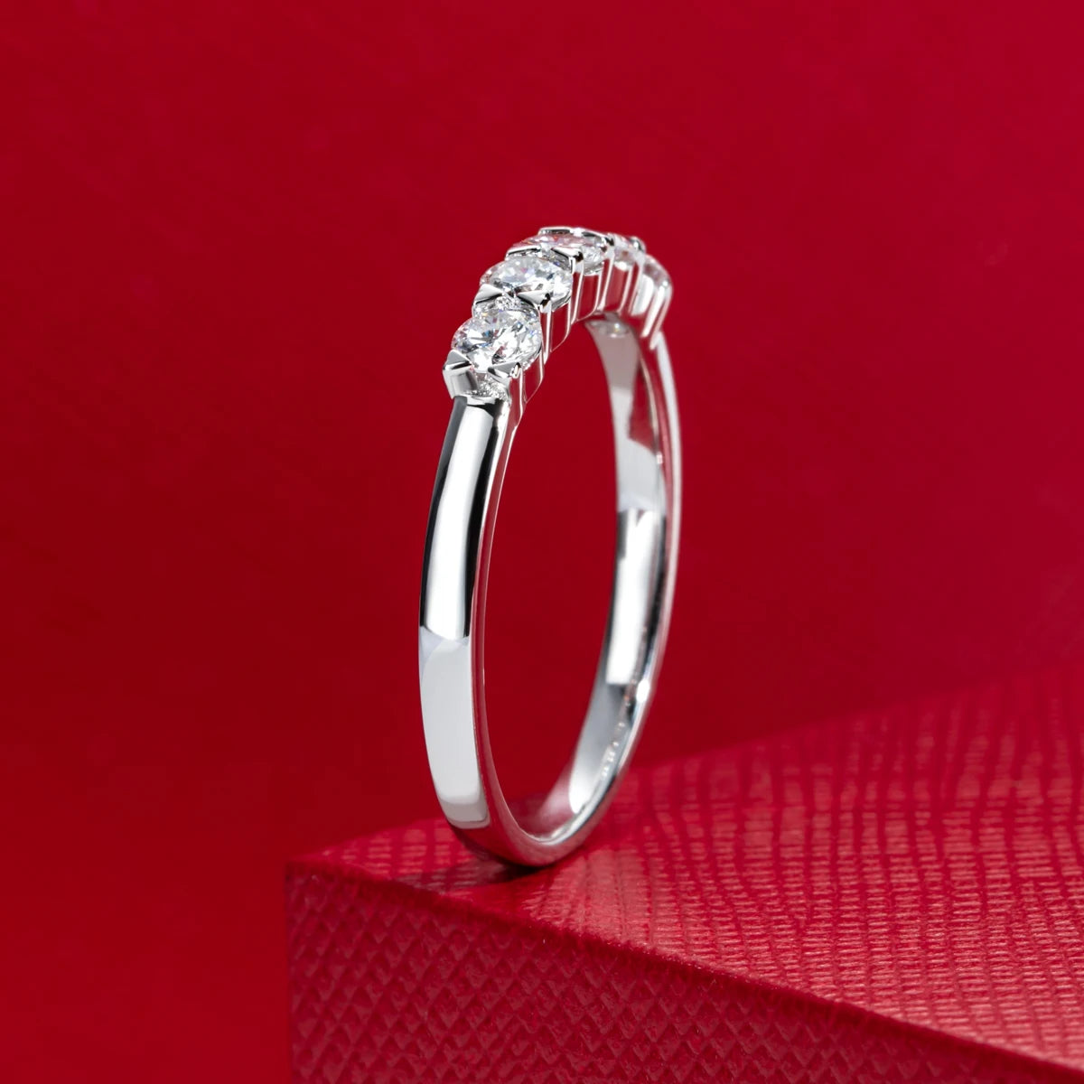 Meia Aliança - Anel de Noivado em Ouro Branco 14K com Diamante Cultivado em Laboratório – Certificado IGI, Cor D, Pureza VVS2, Lapidação Excelente (0.50ct) - Yuna Joias