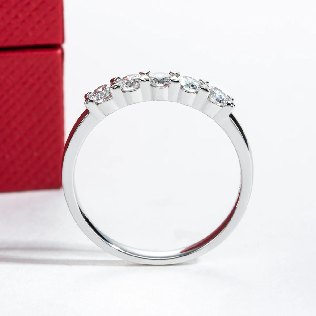 Meia Aliança - Anel de Noivado em Ouro Branco 14K com Diamante Cultivado em Laboratório – Certificado IGI, Cor D, Pureza VVS2, Lapidação Excelente (0.50ct) - Yuna Joias