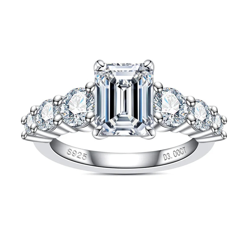 Anel Amara com moissanite central retangular de 3 quilates e moissanites laterais em prata 925