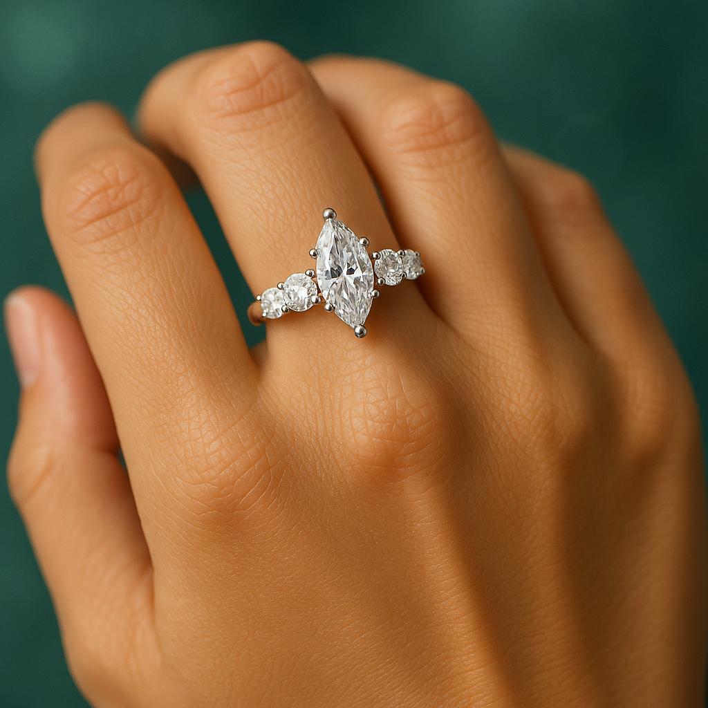 Anel com Moissanite Marquesa de 3,0 Quilates – Brilho Incomparável e Design Atemporal - Yuna Joias - Yuna Joias