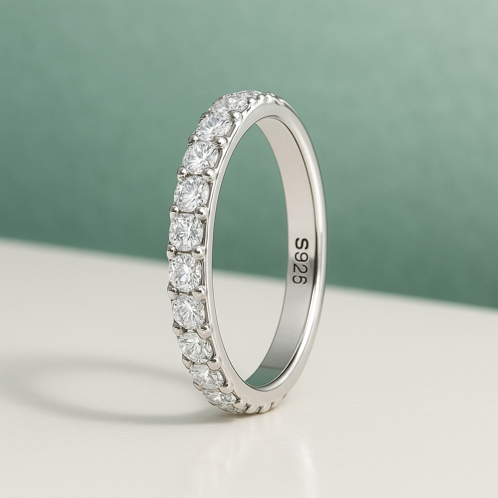 Anel Eterno Moissanite com Elegância Atemporal em Prata 925 - Yuna Joias - Yuna Joias