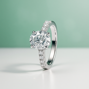 Anel Lucienne com Moissanite Oval 3.0ct – Yuna Joias - Yuna Joias
