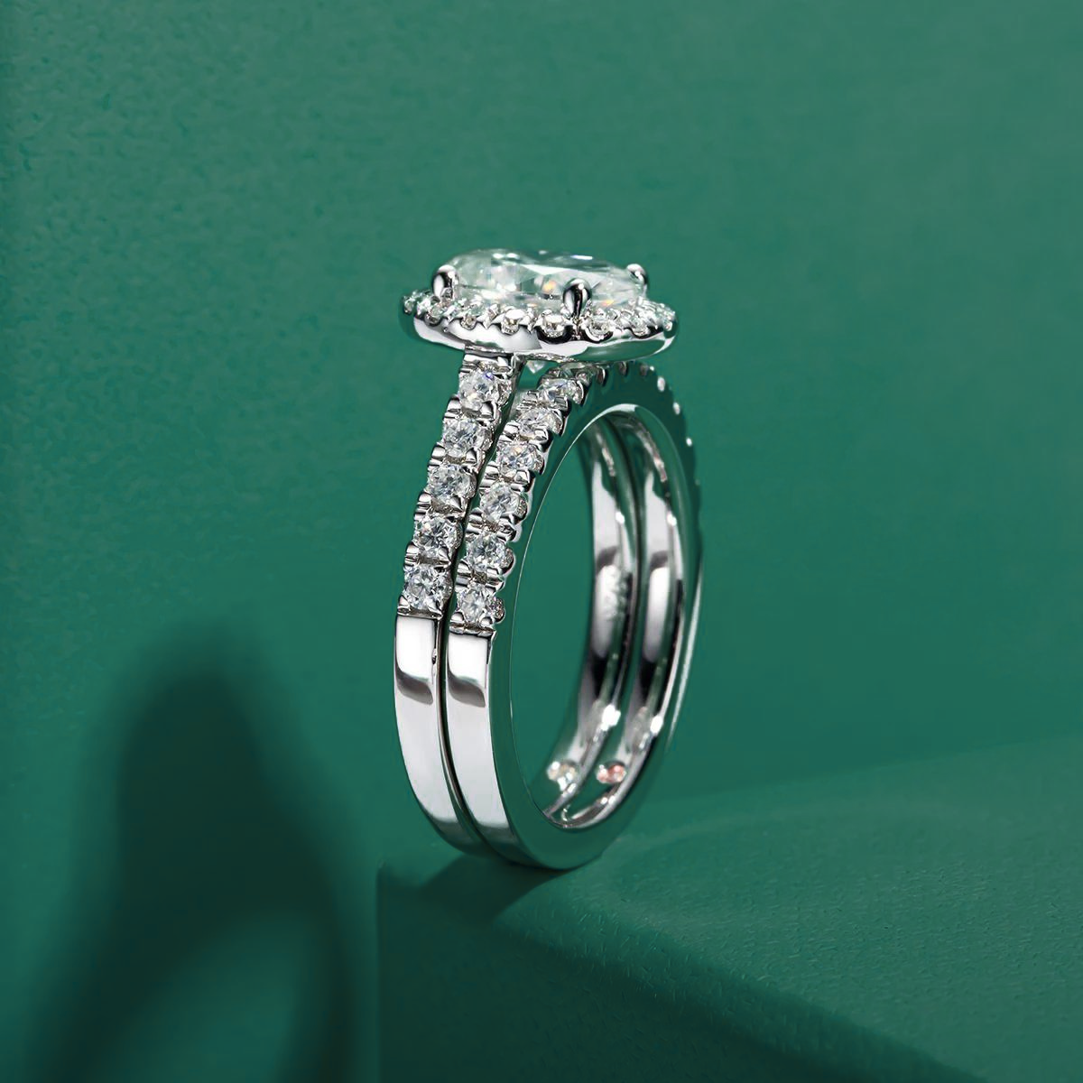 Conjunto de Anel Solitário com Meia Aliança em Prata 925 com Moissanite Oval 2ct – Yuna Joias - Yuna Joias