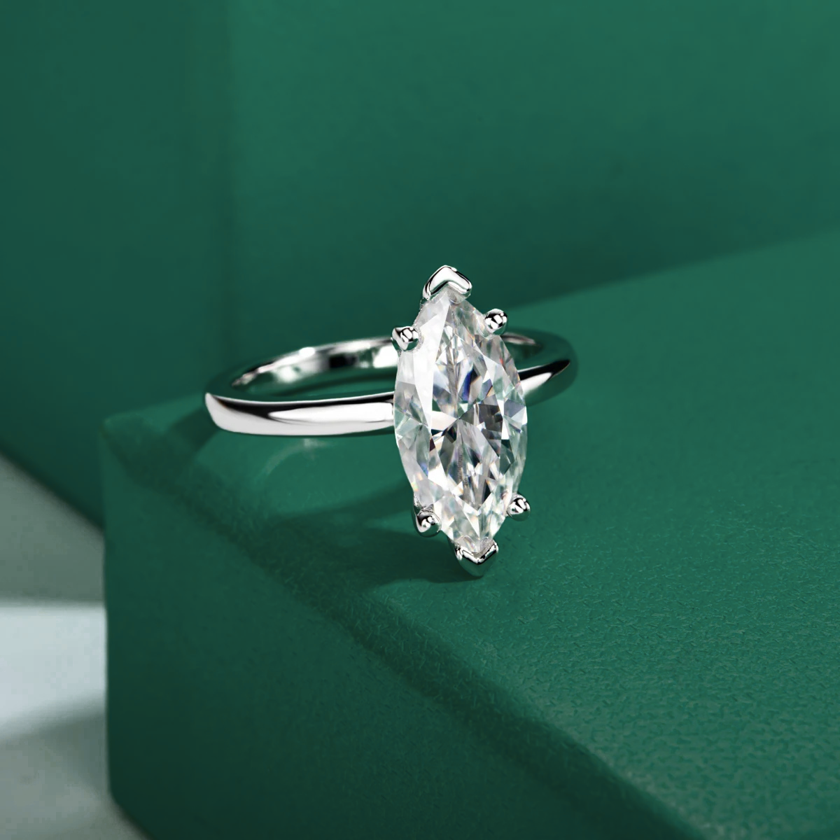 Anel Solitário com Moissanite Marquesa 3ct em Prata 925 com Banho de Ródio e Ouro Branco 18k – Yuna Joias - Yuna Joias