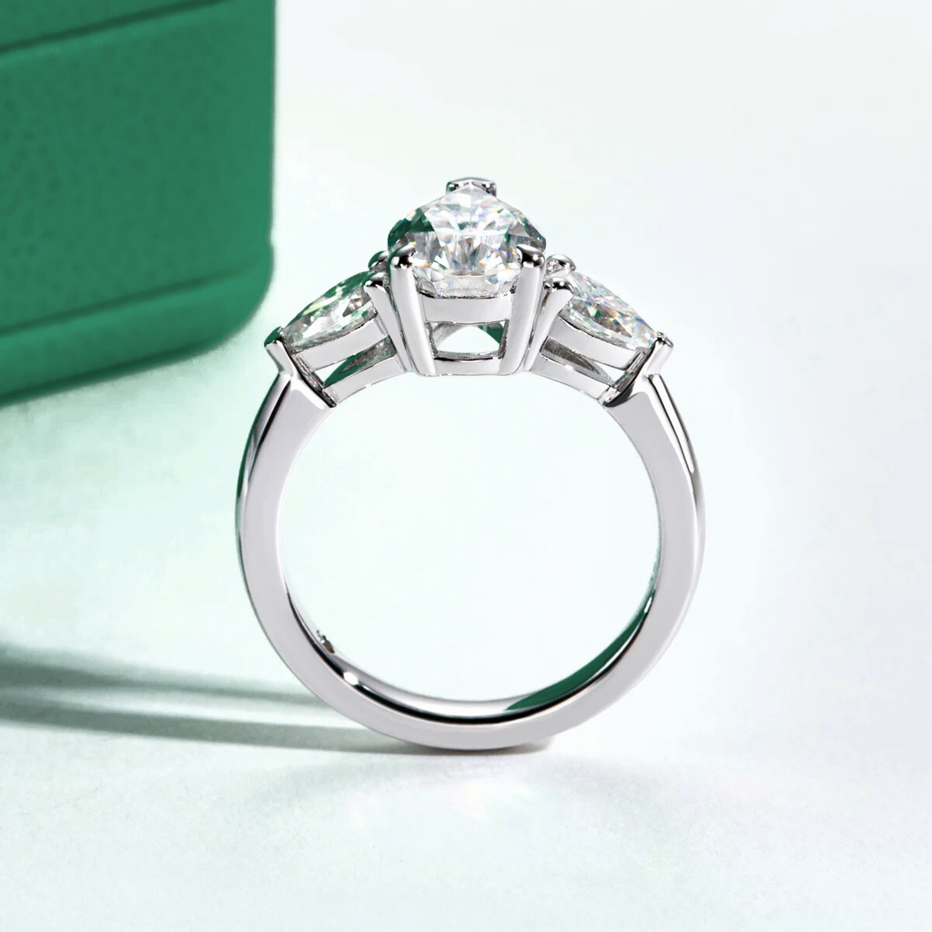 Anel com Moissanite Pera 3 Quilates em Prata 925 com Ouro 18k – Yuna Joias - Yuna Joias