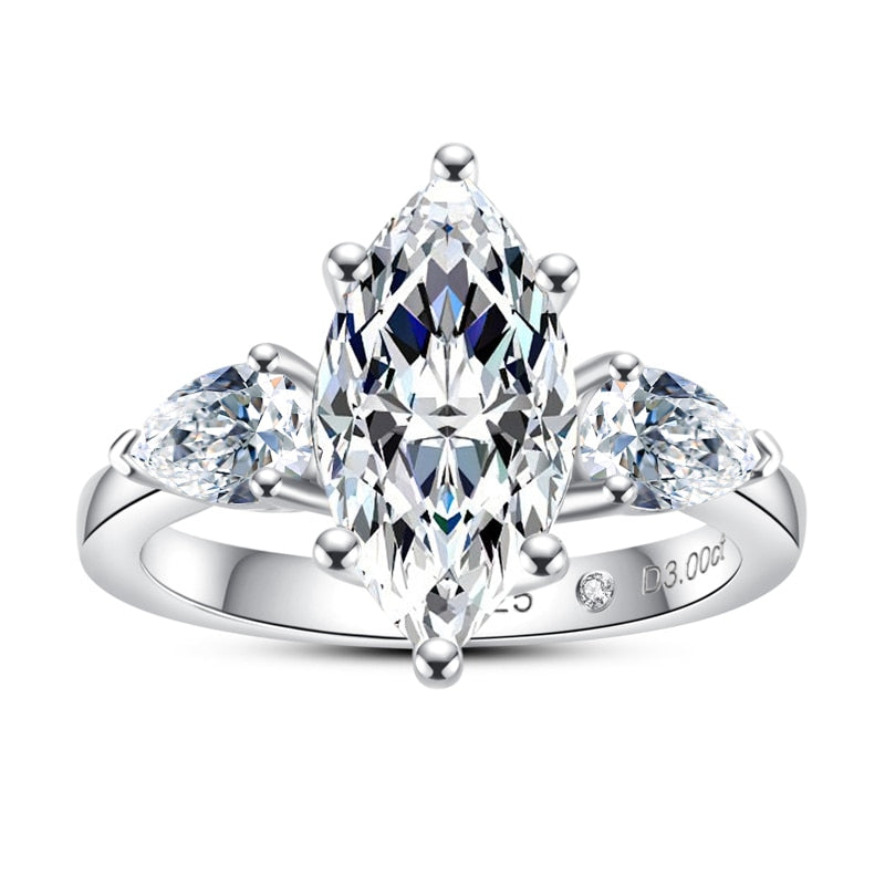 Anel de Moissanite Navete com Laterais Pera em Prata 925 com Banho de Ouro 18k – 4,0 Quilates - Yuna Joias - Yuna Joias