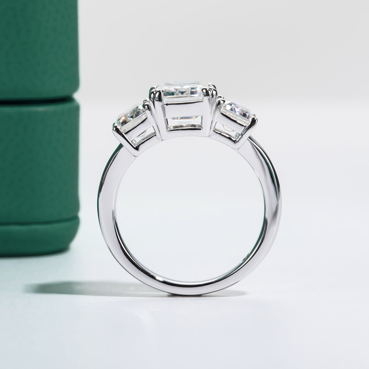 Anel com Moissanite de 5 Quilates – Prata 925 com Ouro 18k - Yuna Joias - Yuna Joias