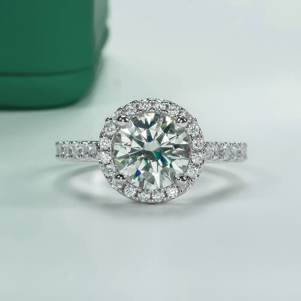 Anel Solitário Halo com Moissanite 2ct – Prata 925 com Banho de Ouro Branco 18k - Yuna Joias - Yuna Joias