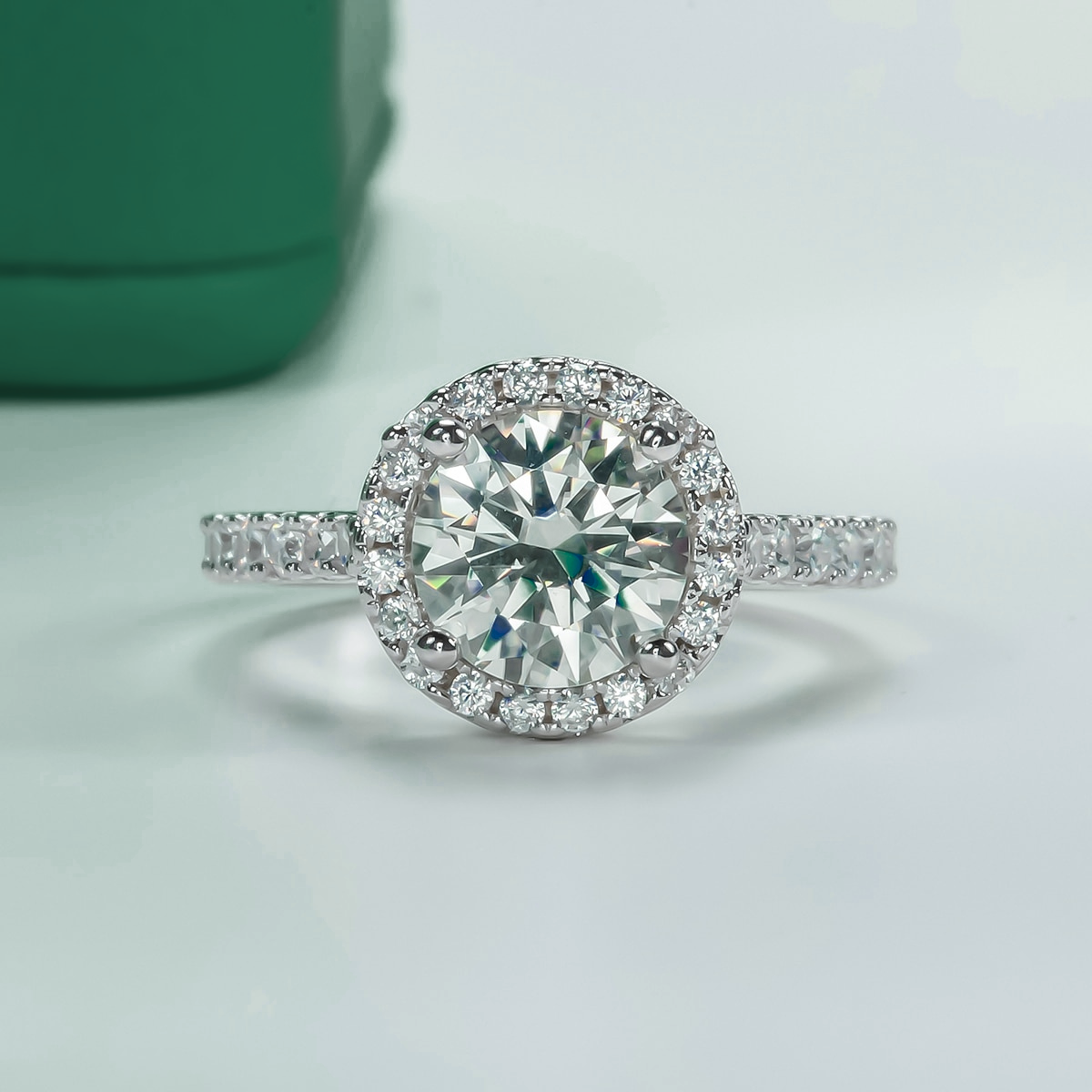 Anel Solitário Halo com Moissanite 2ct – Prata 925 com Banho de Ouro Branco 18k - Yuna Joias - Yuna Joias