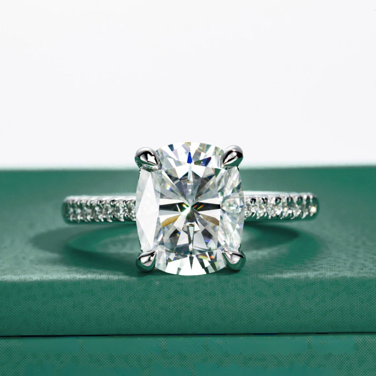 Anel Solitário de Moissanite 5 Quilates com Banho de Ouro 18k – Yuna Joias - Yuna Joias