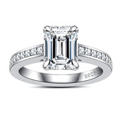 Anel Solitário de Moissanite 3,0 Quilates Lapidação Esmeralda em Prata 925 com Banho de Ouro 18k – Yuna Joias - Yuna Joias