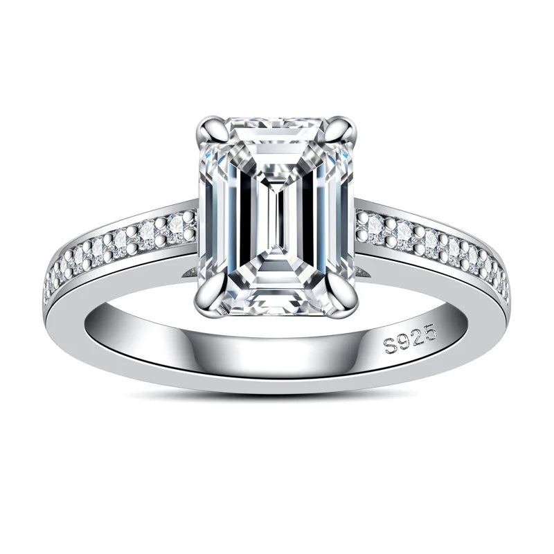 Anel Solitário de Moissanite 3,0 Quilates Lapidação Esmeralda em Prata 925 com Banho de Ouro 18k – Yuna Joias - Yuna Joias