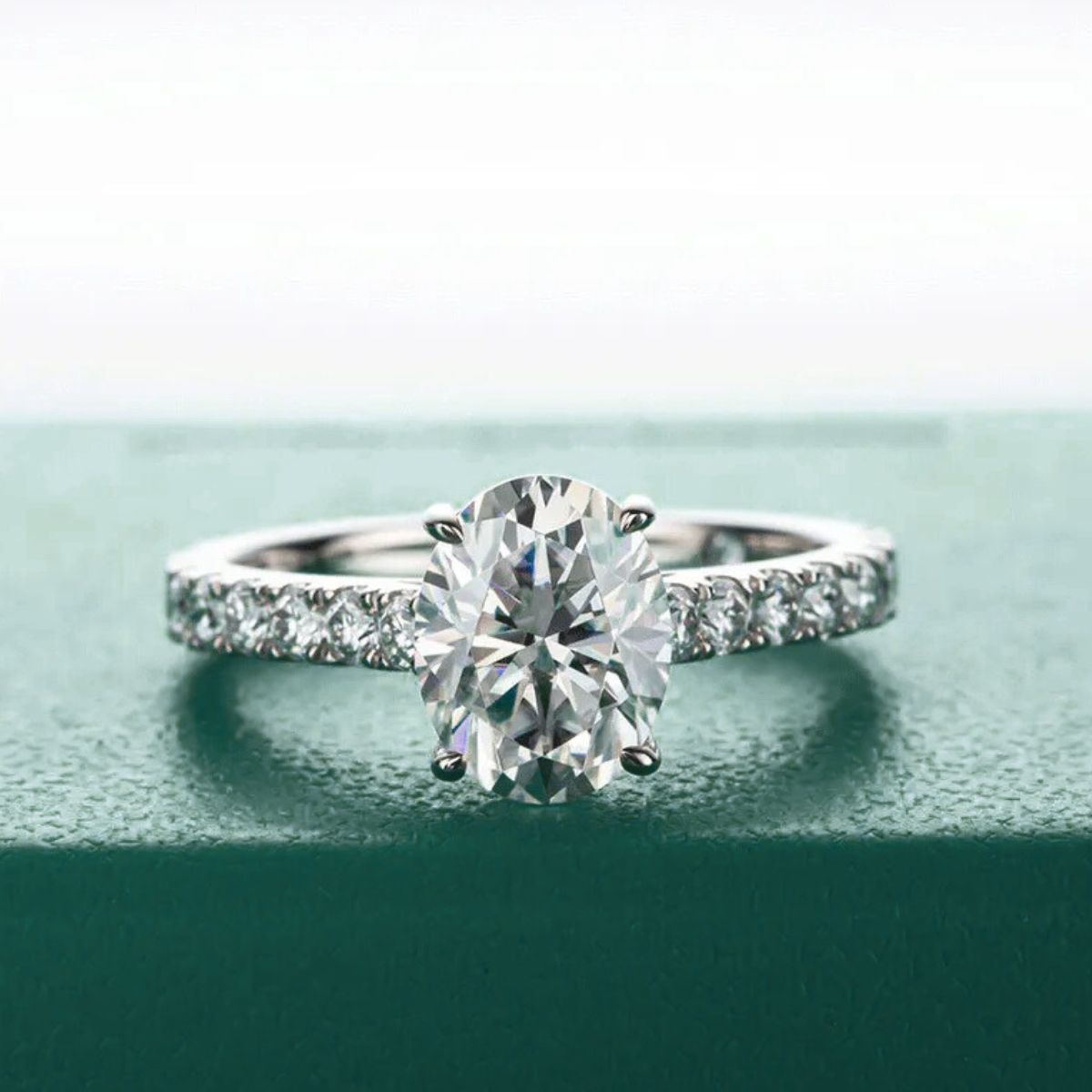 Anel de Noivado Moissanite 2 Quilates – Brilho Intenso em Prata com Ouro 18k - Yuna Joias - Yuna Joias