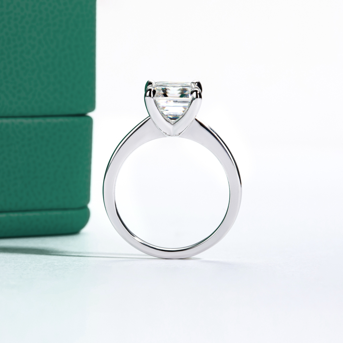 Anel Solitário com Moissanite de 3 Quilates Corte Asscher em Prata 925 e Ouro Branco 18k – Yuna Joias - Yuna Joias