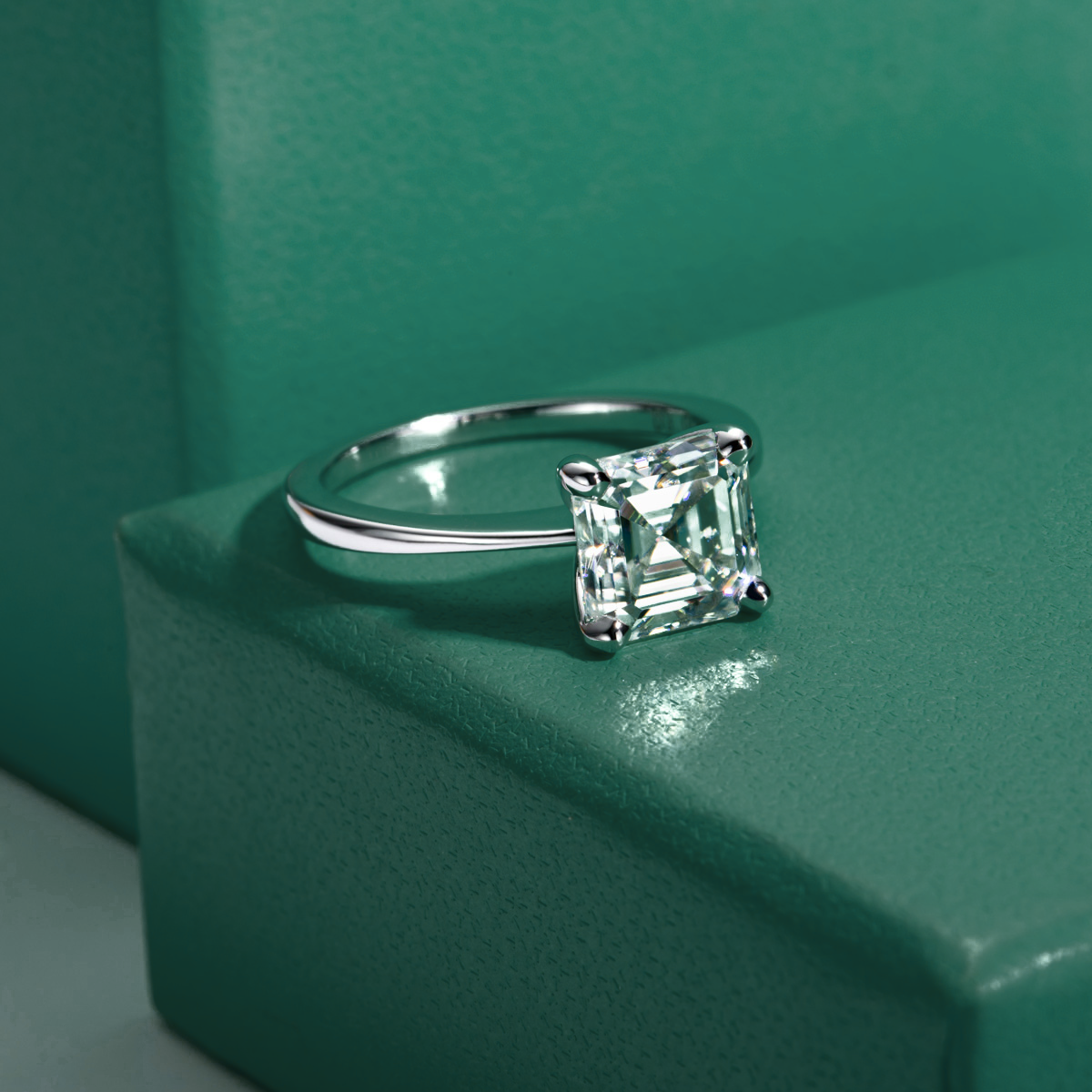 Anel Solitário com Moissanite de 3 Quilates Corte Asscher em Prata 925 e Ouro Branco 18k – Yuna Joias - Yuna Joias