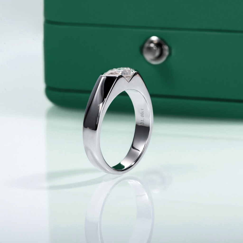 Anel Solitário de Moissanite Lapidação Marquesa 1ct em Prata 925 com Banho de Ródio e Detalhes em Ouro Branco 18k – YUNA JOIAS - Yuna Joias