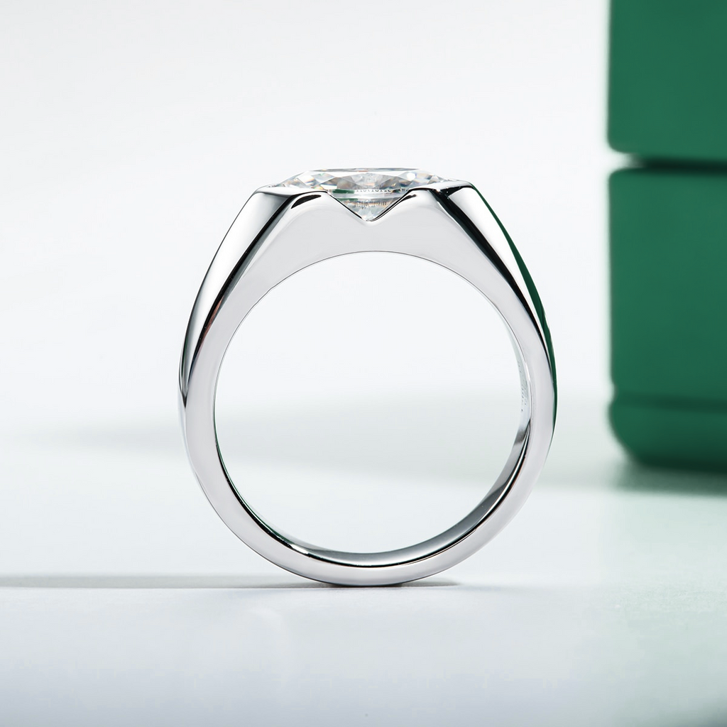 Anel Solitário de Moissanite Lapidação Marquesa 1ct em Prata 925 com Banho de Ródio e Detalhes em Ouro Branco 18k – YUNA JOIAS - Yuna Joias