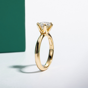 Anel Solitário com Moissanite Lapidação Brilhante em Prata 925 Banhado a Ouro 18k – Yuna Joias - Yuna Joias