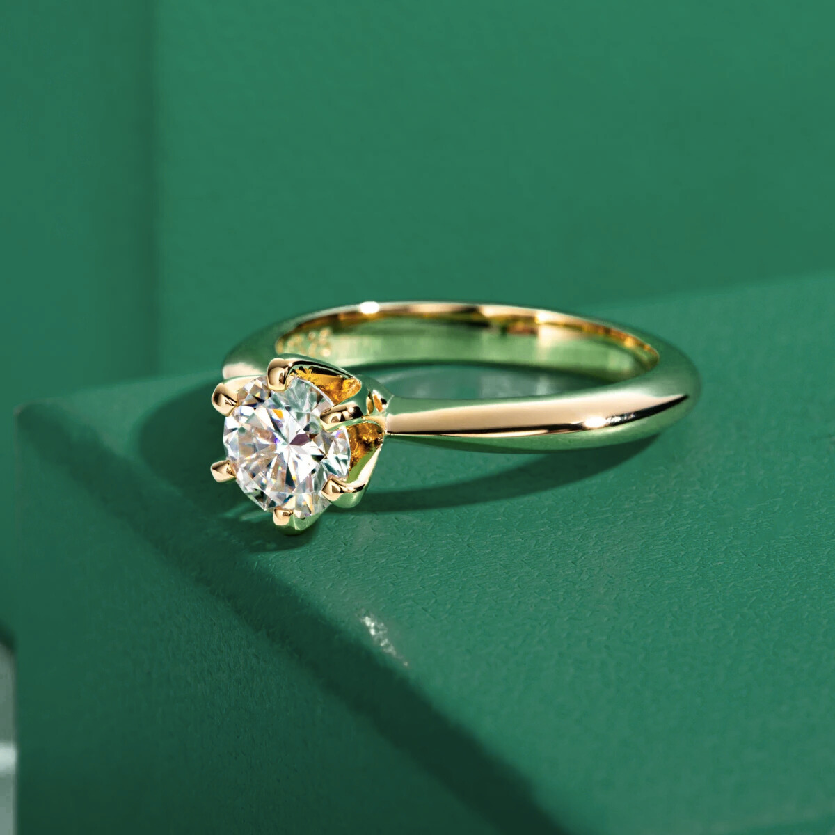 Anel Solitário com Moissanite Lapidação Brilhante em Prata 925 Banhado a Ouro 18k – Yuna Joias - Yuna Joias