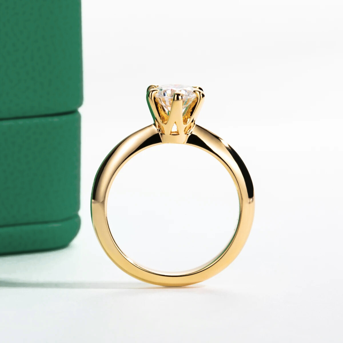 Anel Solitário com Moissanite Lapidação Brilhante em Prata 925 Banhado a Ouro 18k – Yuna Joias - Yuna Joias