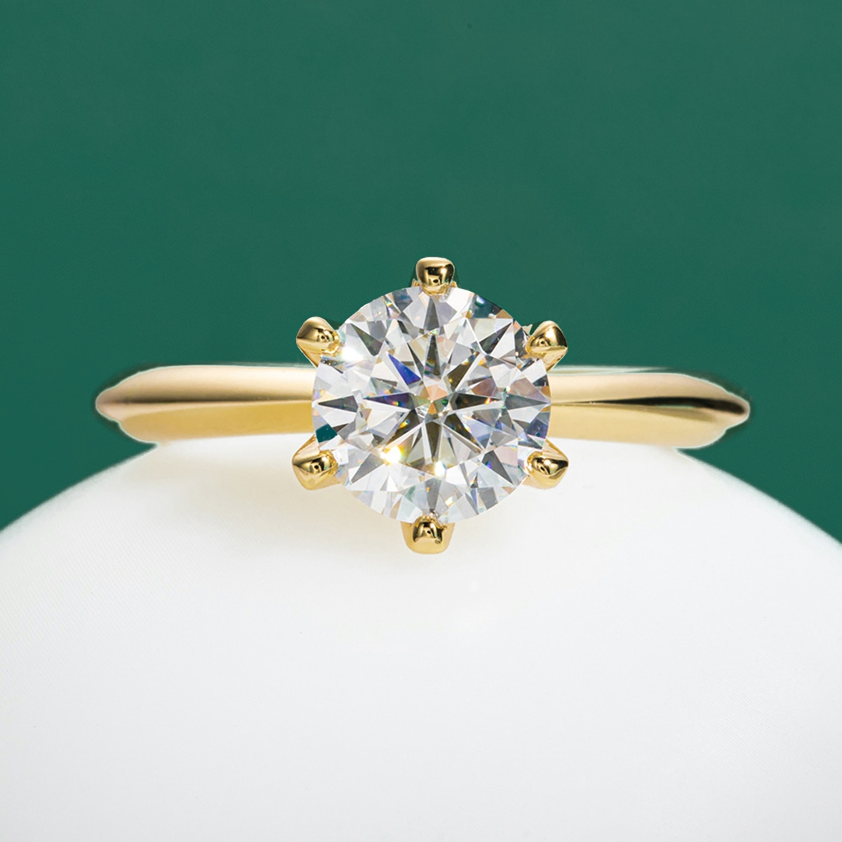 Anel Solitário com Moissanite Lapidação Brilhante em Prata 925 Banhado a Ouro 18k – Yuna Joias - Yuna Joias