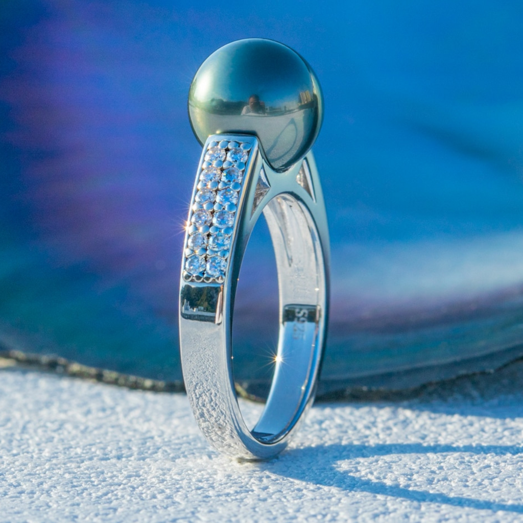 Anel de Pérola Natural do Tahiti e Moissanite Prata 925 com Ouro Branco 18k - Yuna Joias - Yuna Joias