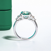 Anel Solitário com Moissanite Verde de 3,0 Quilates em Prata 925 com Banho de Ouro 18k - Yuna Joias - Yuna Joias