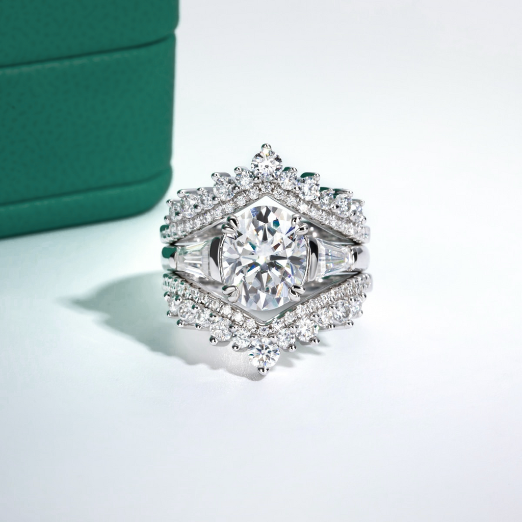 Anel Solitário com Moissanite Oval de 3 Quilates em Prata 925 e Ouro Branco 18k – Yuna Joias - Yuna Joias