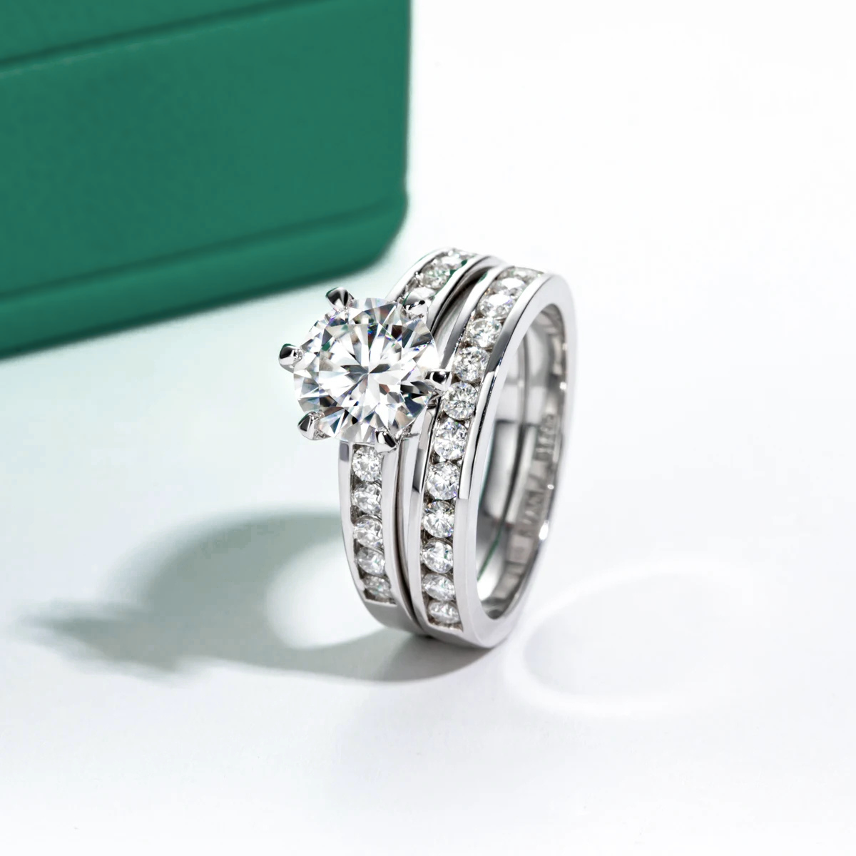 Anel Solitário de Moissanite em Prata 925 com Banho de Ouro Branco 18K – Yuna Joias - Yuna Joias